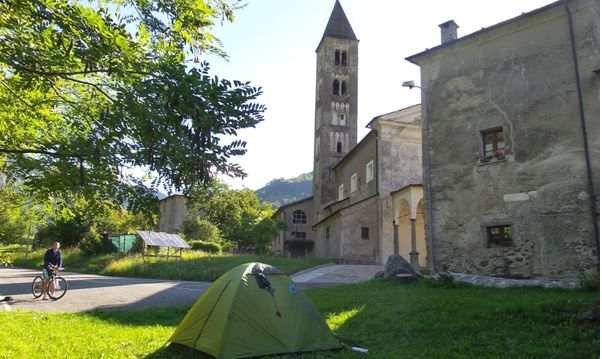 Kilise bahçesinde church camping