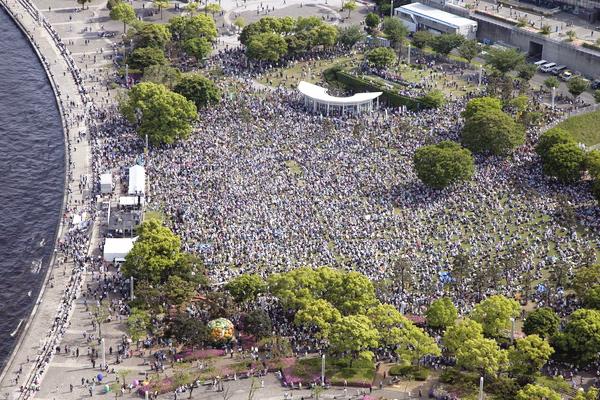 Yokohama'da 30 bin kişi barışçı anayasayı korumak için toplandı