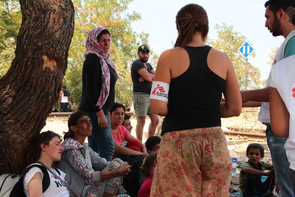 MSF doctors on the border to Macedonia
