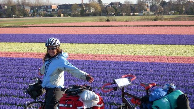 Gizem eşi Bryan ile birlikte bisikletle çıktığı Avrupa turunda