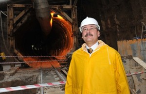 ©hurriyet.com.tr Ankara BŞB Belediye Başkanı Gökçek, yönetime geldiği günden beri her hangi bir metro projesini balayıp bitiremedi