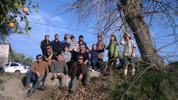 ÇEYO (Çukurova Ekolojik Yaşam Okulu) katılımcıları ilk saha çalışmasının ardından objektif karşısında Foto: Bediz Yılmaz