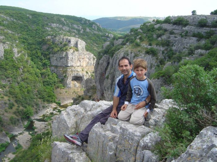 Emre Altoparlak, oğlu Kaan Altoparlak ile beraber vadide (Foto: Emre Altoparlak Arşivi) 
