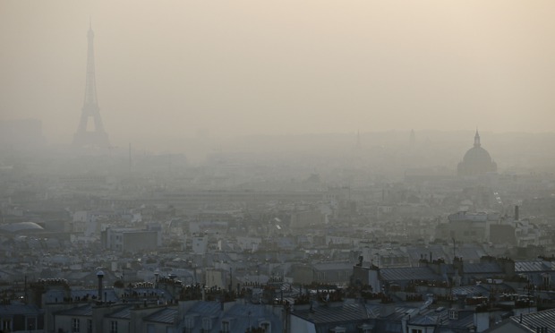 Air pollution in Paris : Eiffel tower through a haze of pollution in Paris