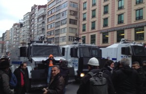 Pangaltı'da polis barikatı.