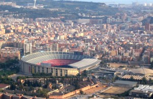 Barcelona Futbol Kulubu’nun kullandığı Camp Nou (Yeni Saha) 1957’de inşa edildi, o günden bu güne defalarca yenilenen ve eklemeler yapılan stat şehrin anıtsal yapılarından