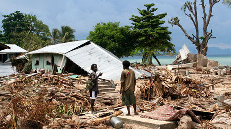 Solomon Adalarında 2007 yılında yaşanan tsunami falaketi sonrası. Fotoğraf: rtcc.org