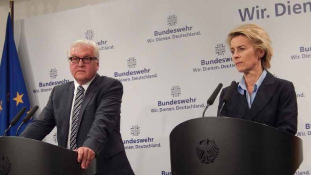 Savunma Bakanı, Almanya Başbakanı Merkel başkanlığında yapılan zirvenin ardından Dışişleri Bakanı Steinmeier ile birlikte basın toplantısı düzenledi. [Fotoğraf: AA] 