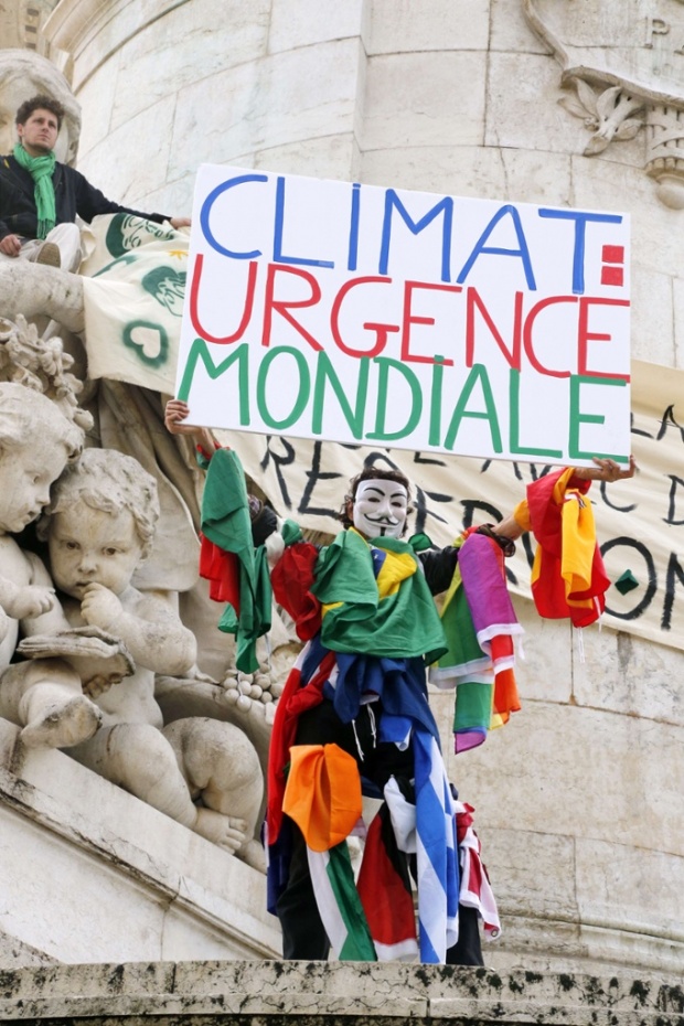 Paris sokaklarından Halkın İklim Yürüyüşü'nden