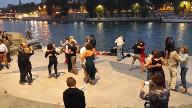 Seine Kıyısında Dans Geceleri...