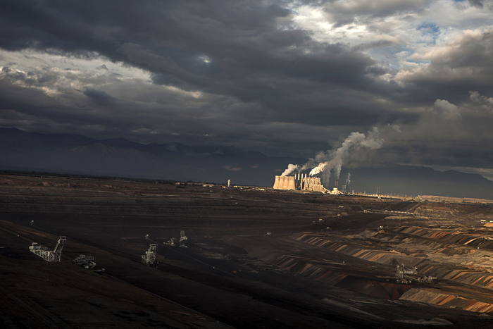 Devasa büyüklükte bir alana yayılan Çölollar maden havzası, hem A hem de B termik santralinin kömür ihtiyacını karşılıyor. 