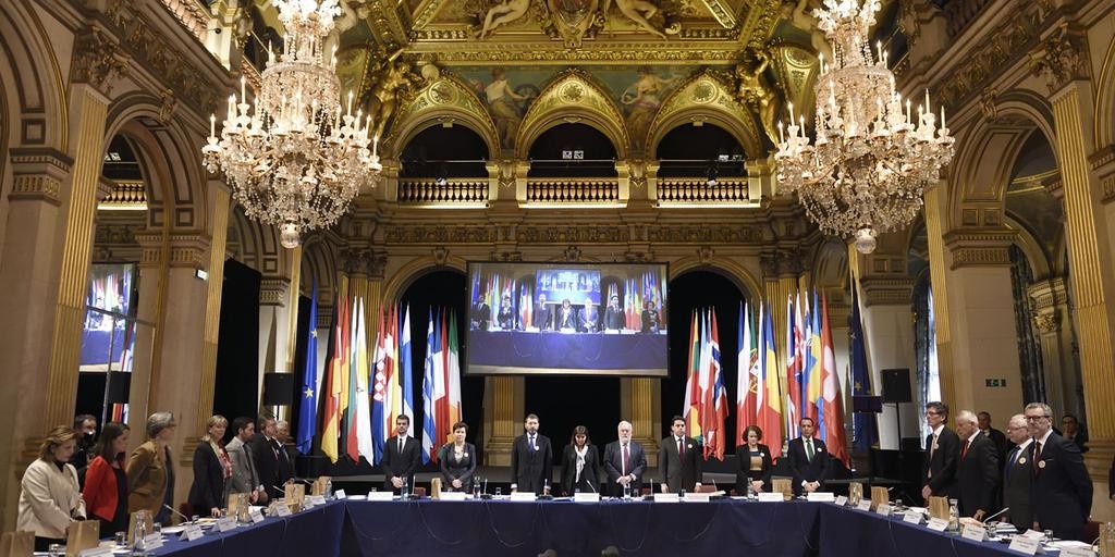 Belediye başkanları ve yetkililer, iklim için Paris Belediye Sarayı'nda bir araya geldiler.