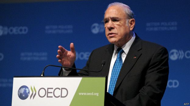 OECD Genel Sekreteri Angel Gurria gelir adaletsizliğinin ülkelerin büyüme potansiyeline zarar verdiğini söylüyor.