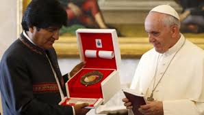 Papa Franciscus, Bolivya Devlet Başkanı Evo Morales ile birlikte
