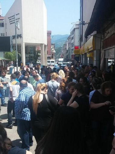 Artvin Halkı, valilik önünde toplanıyor (Foto: Serdar Onay/Twitter)