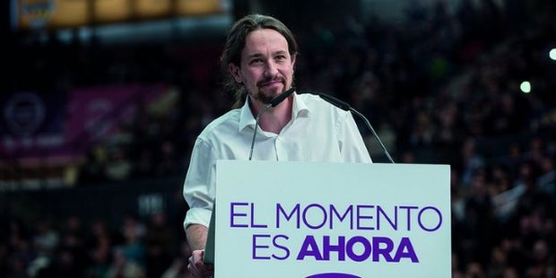 Podemos’un siyaset bilimci lideri Pablo İglesias Katalan bağımsızlığına Katalonya’nın karar vermesi gerektiğini söylüyor.