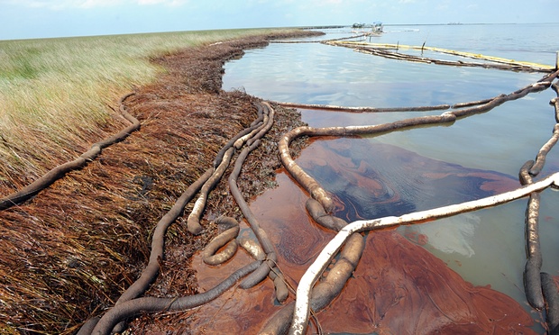 BP Deepwater Horizon petrol sızıntısı 2010’da Louisiana’da karaya vurmuştu. Çevreciler benzer bir trajedinin Büyük Avustralya Körfesi’nde sondaja izin verilirse yaşanacağından endişe ediyorlar. Fotoğraf: Erik S Lesser/EPA