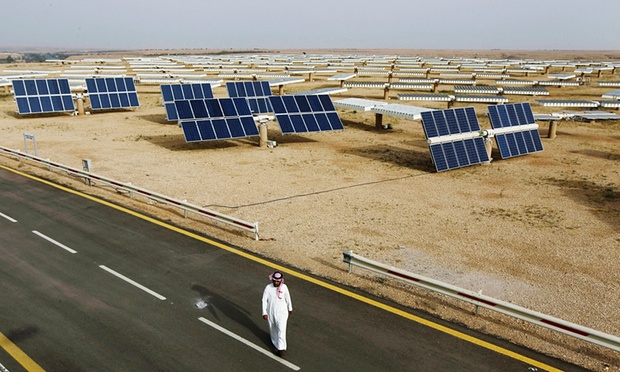 Kral Abdülaziz, Bilimler ve Teknoloji şehrindeki bir güneş panelleri sahası, Al-Oyeynah Araştırma İstasyonu Suudi Arabistan. Fotoğraf: Fahad Shadeed/Reuters