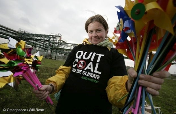 Lisa Vickers joins more than eighty activists who place 4000 windmills at the site of E.ON's proposed coal fired power-plant in Antwerp Harbour. The action illustrates the choice facing Flemish authorities: authorise the construction of a huge coal power plant, or invest in wind power and greater energy independence. The activist, Lisa Vickers wears a t-shirt reading 'Quit Coal, Save the Climate'.