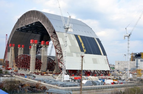 100 yıllığına Çernobil nükleer santralinin üzerine kaplanmaya çalışılan 800 milyon Avro maliyetli dev kubbe 