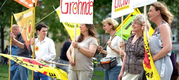 Bielefeld nükleer karşıtları kentin elektrik şirketinin Grohnde nükleer santralindeki ortaklığına son vermesini istiyorlar. 