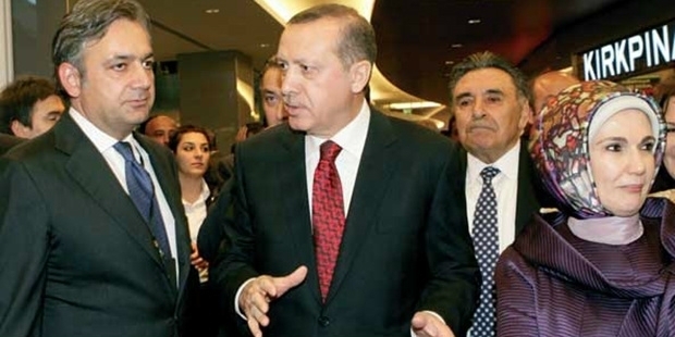 Mehmet Ali Yalçındağ, Tayyip Erdoğan, Aydın Doğan ve Emine Erdoğan, Doğan Holding bünyesindeki Trump Towers'ın 2012 yılındaki açılışında