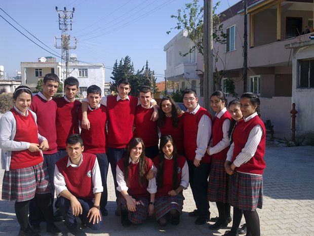 Ali İsmail okul arkadaşlarıyla