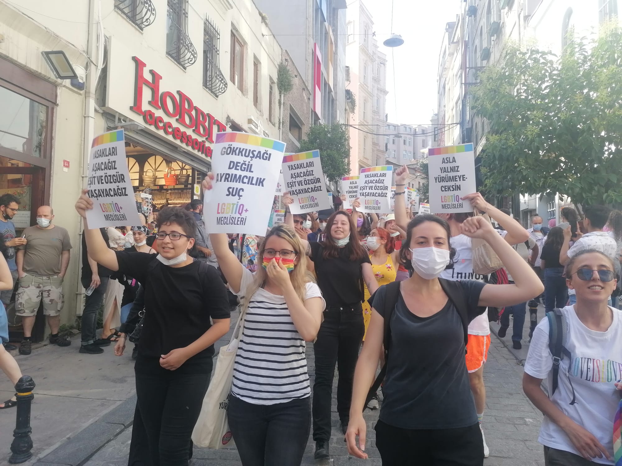Polis saldırısı altında Onur Yürüyüşü: Sadece sokakları değil, tüm kentleri istiyoruz!