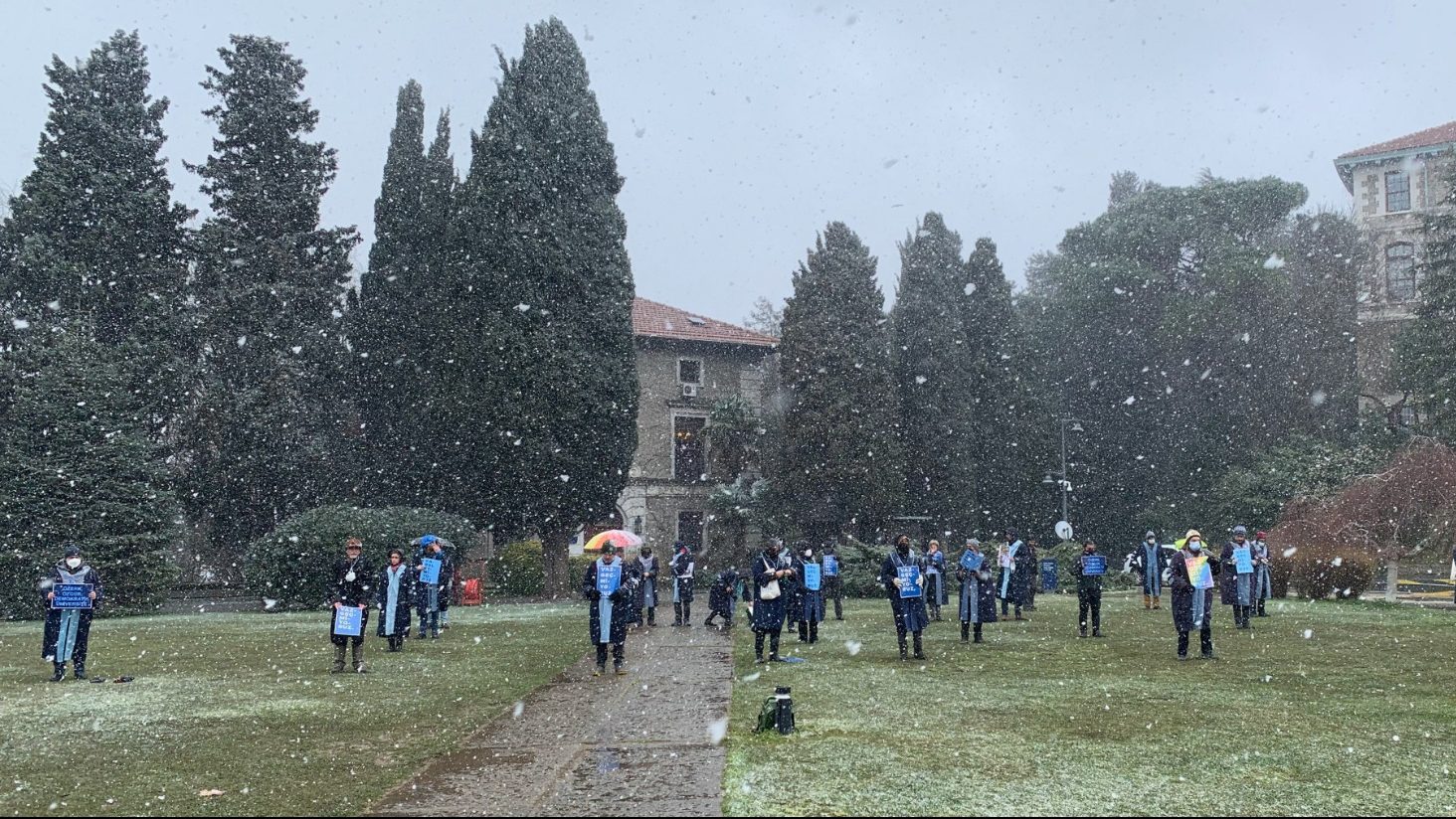 Boğaziçi Üniversitesi Akademisyenleri 300. kez rektörlüğe sırt çevirdi