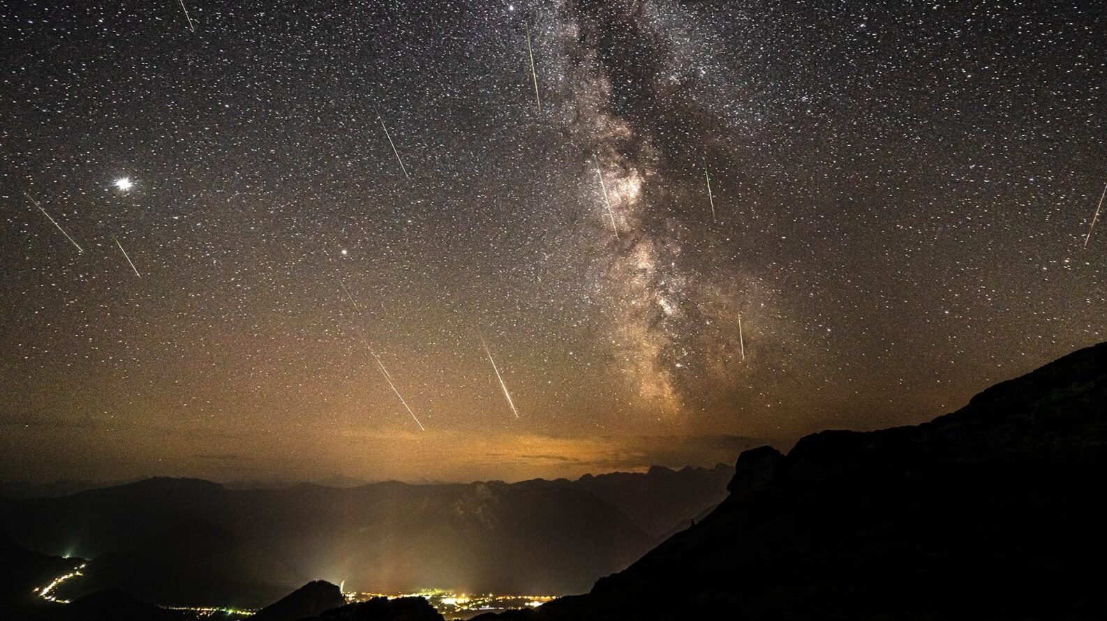 Bulutlar engellemezse hafta sonu meteor yağmuru şöleni yaşanacak