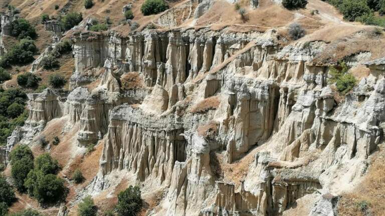 Bakanlıktan Kula Peri Bacaları’nın yanı başında jeotermal sondajına onay