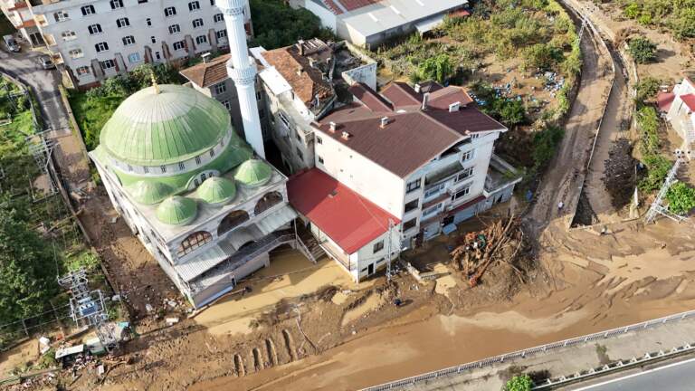 31 ilde 405 sel, 62 heyelan: 2 kişi yaşamını yitirdi