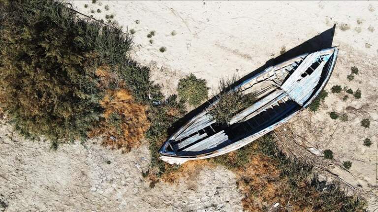 Bafa Gölü, kuraklığın etkisiyle 30 metre çekildi