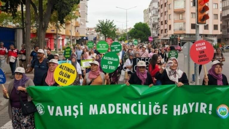 Yüzlerce Çanakkaleli vahşi madenciliğe karşı bir araya geldi